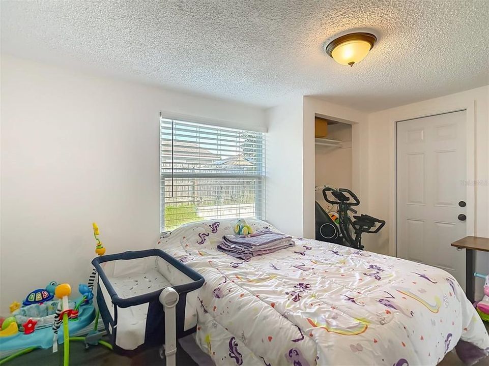 For Sale: $220,000 (3 beds, 1 baths, 1051 Square Feet)