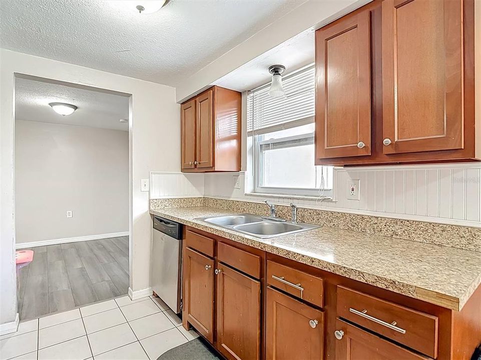 For Sale: $220,000 (3 beds, 1 baths, 1051 Square Feet)