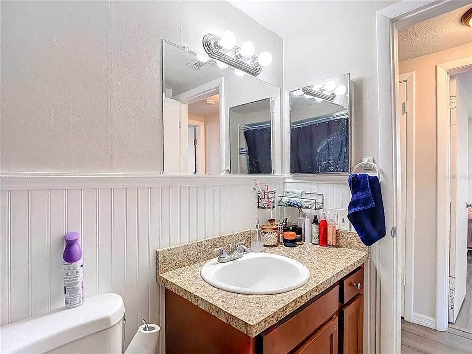 For Sale: $220,000 (3 beds, 1 baths, 1051 Square Feet)