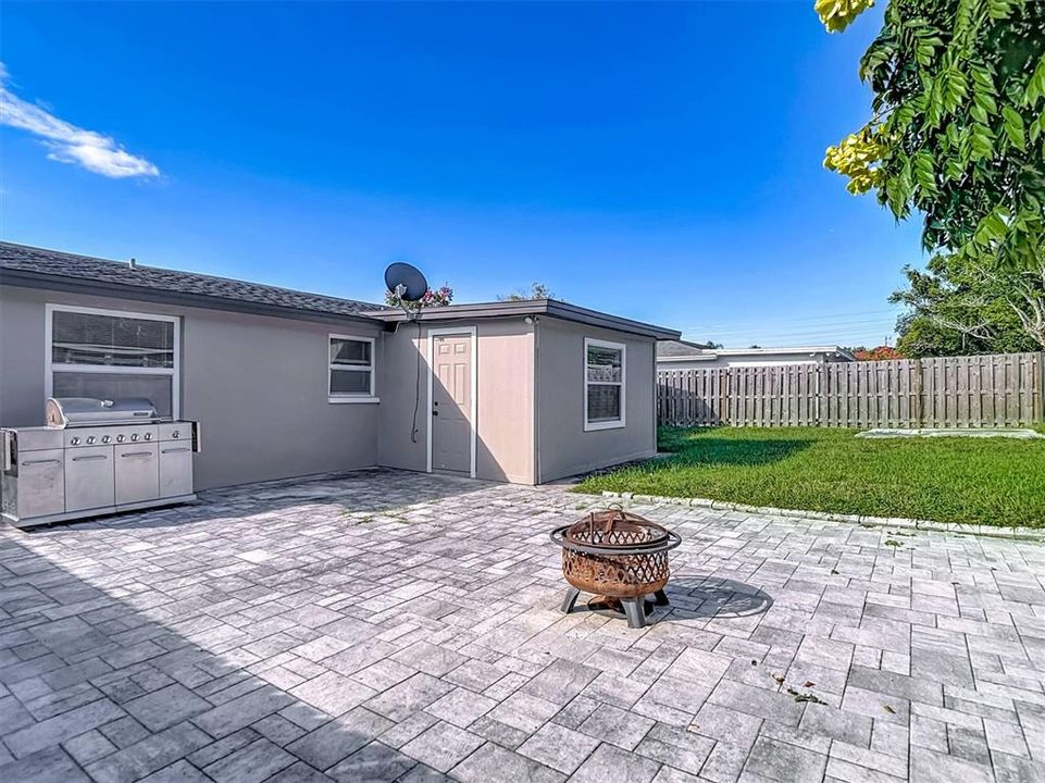 For Sale: $220,000 (3 beds, 1 baths, 1051 Square Feet)