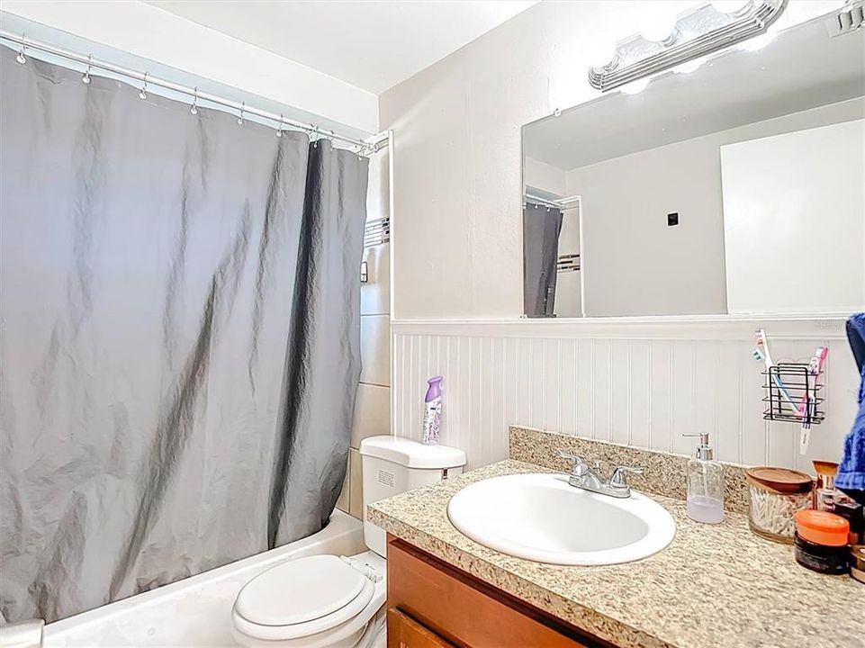 For Sale: $220,000 (3 beds, 1 baths, 1051 Square Feet)