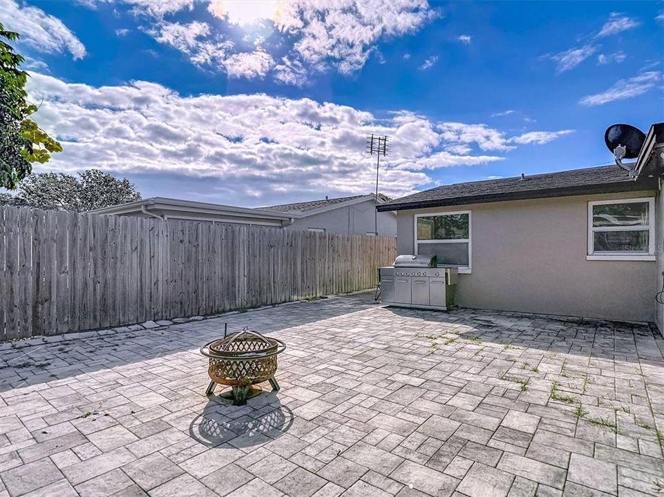 For Sale: $220,000 (3 beds, 1 baths, 1051 Square Feet)