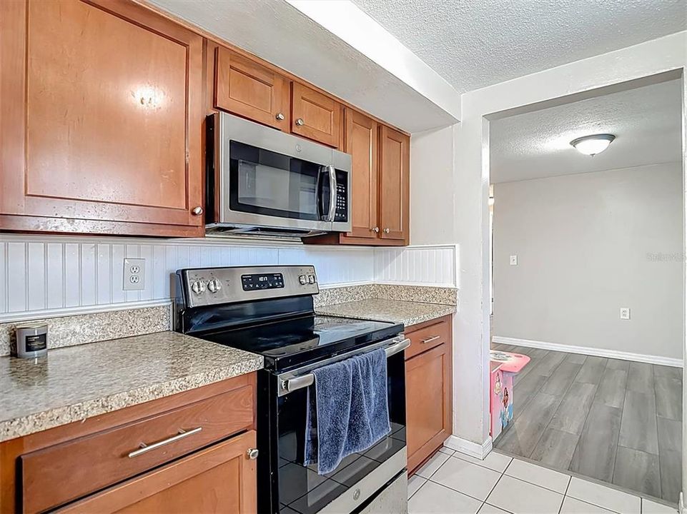 For Sale: $220,000 (3 beds, 1 baths, 1051 Square Feet)