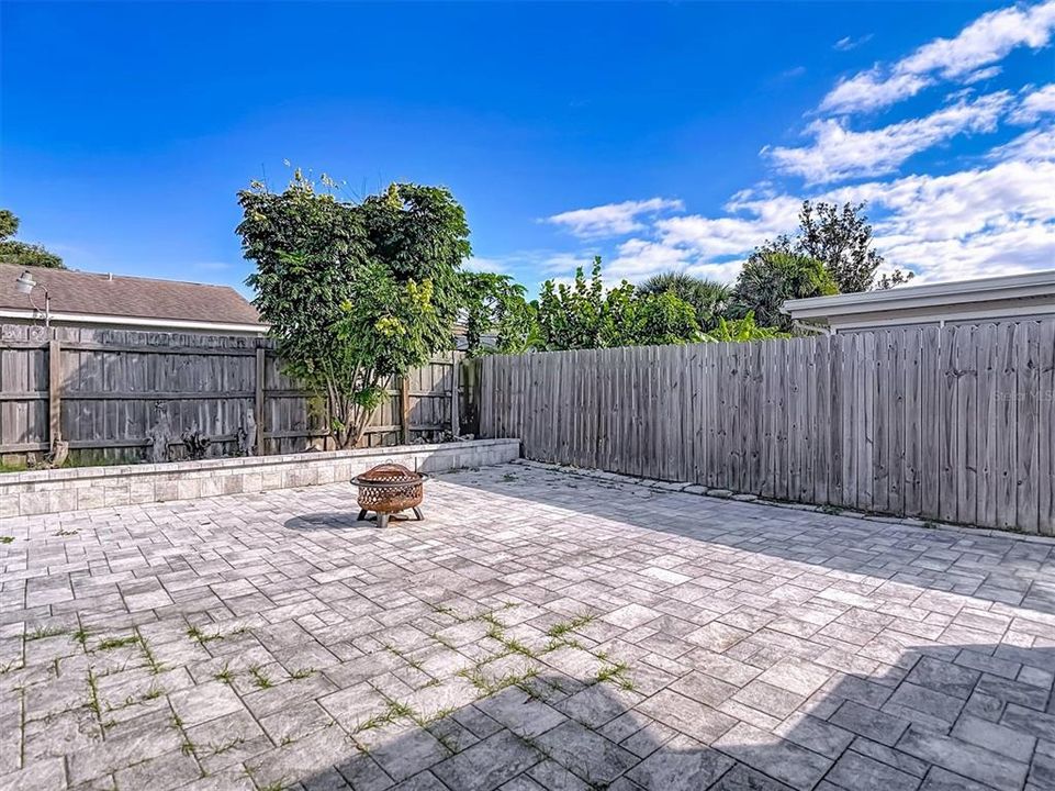 For Sale: $220,000 (3 beds, 1 baths, 1051 Square Feet)