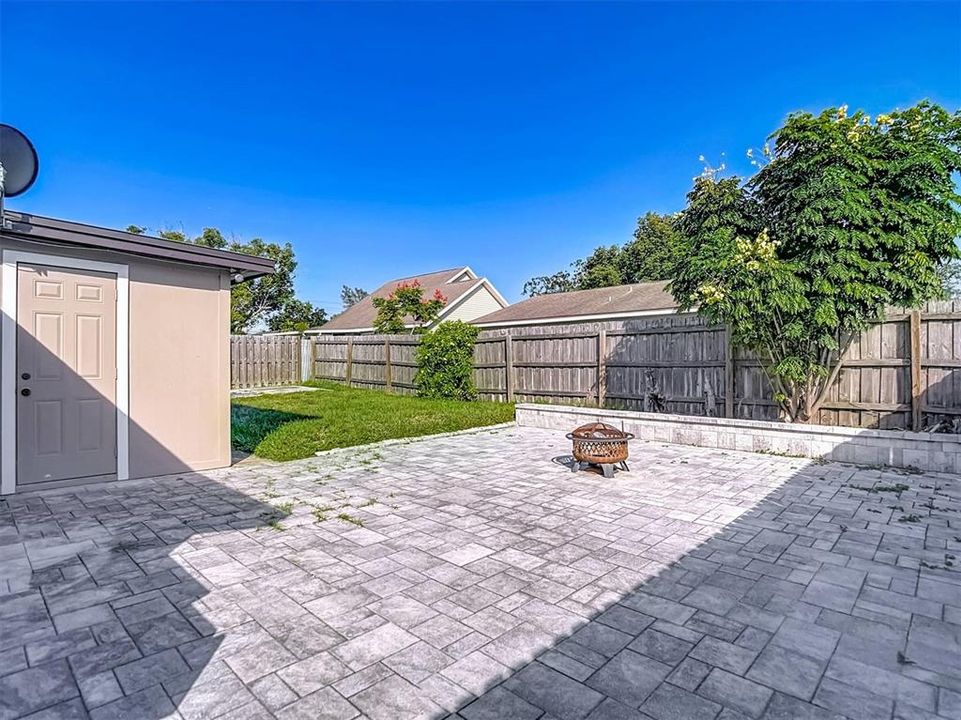 For Sale: $220,000 (3 beds, 1 baths, 1051 Square Feet)