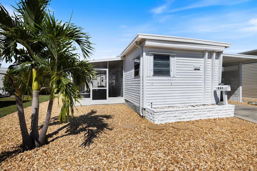 For Sale: $179,900 (2 beds, 1 baths, 624 Square Feet)