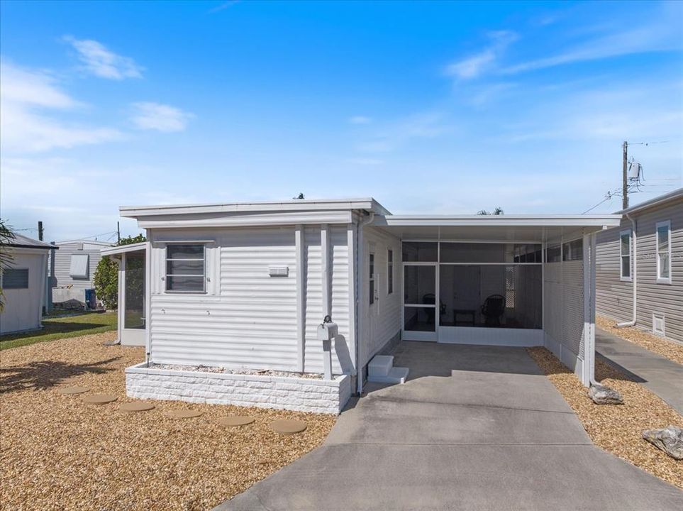 For Sale: $179,900 (2 beds, 1 baths, 624 Square Feet)