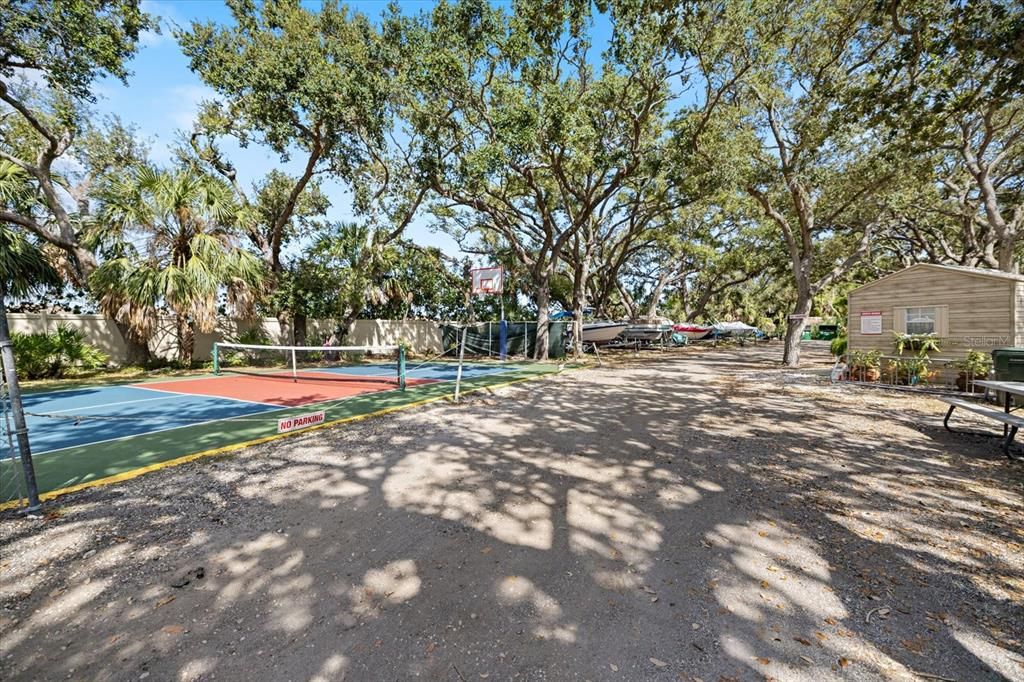 For Sale: $179,900 (2 beds, 1 baths, 624 Square Feet)