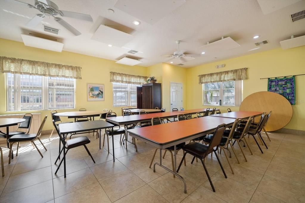 For Sale: $179,900 (2 beds, 1 baths, 624 Square Feet)