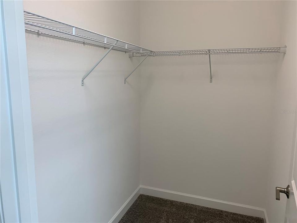 合同活跃: $2,599 (4 贝兹, 3 浴室, 2067 平方英尺)