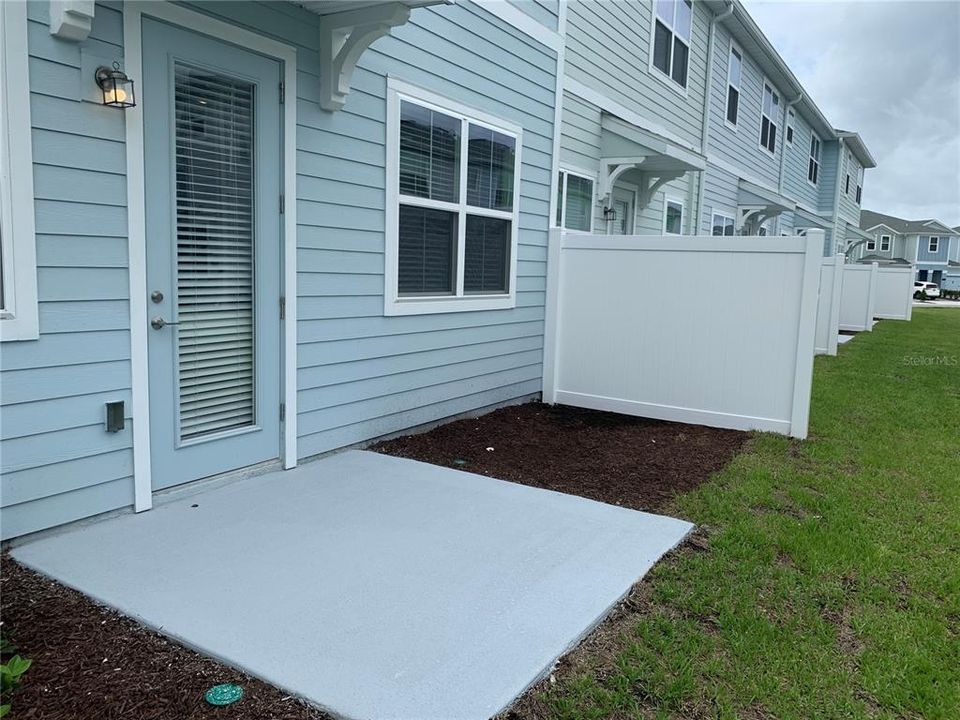 合同活跃: $2,599 (4 贝兹, 3 浴室, 2067 平方英尺)