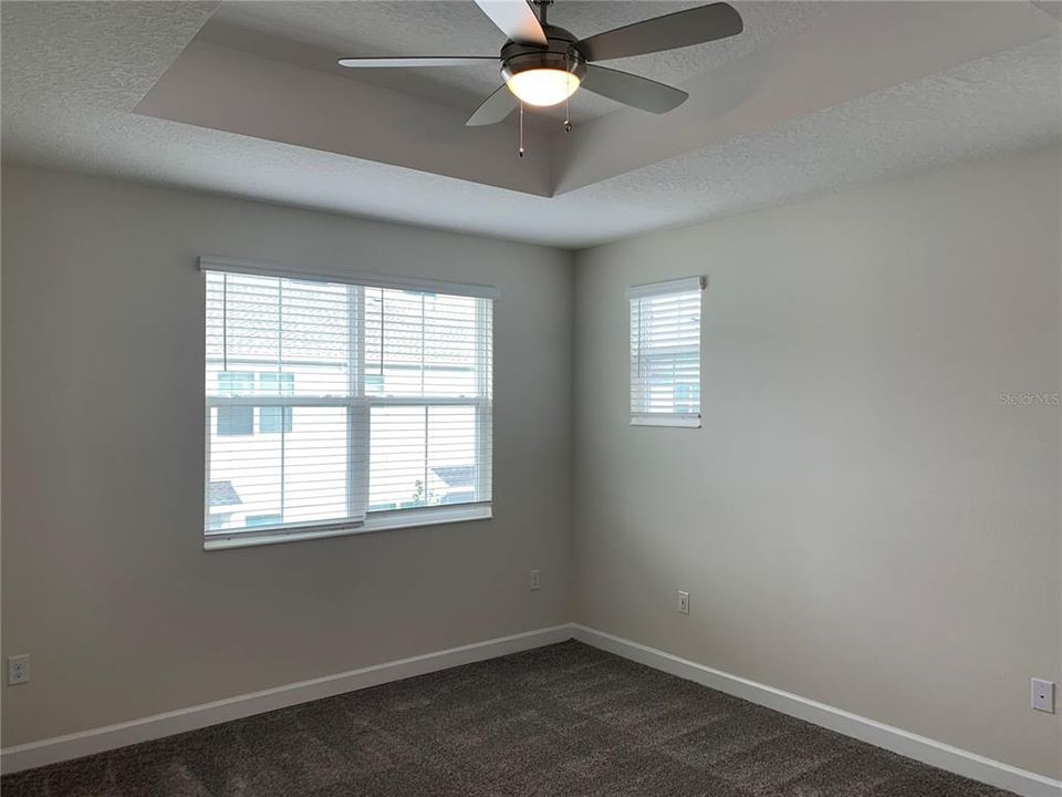 合同活跃: $2,599 (4 贝兹, 3 浴室, 2067 平方英尺)