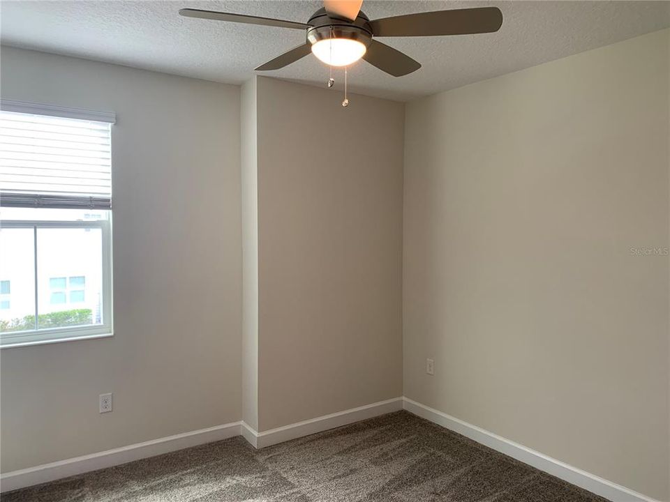 合同活跃: $2,599 (4 贝兹, 3 浴室, 2067 平方英尺)