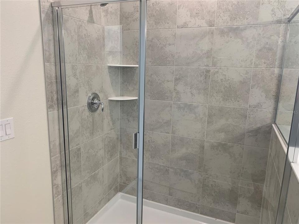 合同活跃: $2,599 (4 贝兹, 3 浴室, 2067 平方英尺)