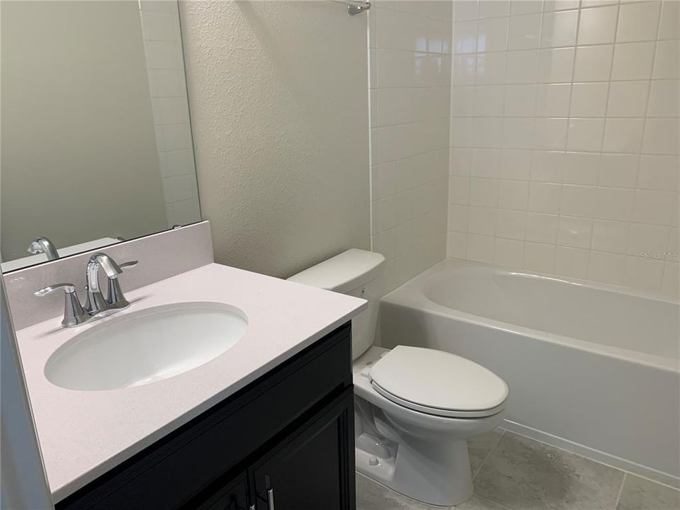 合同活跃: $2,599 (4 贝兹, 3 浴室, 2067 平方英尺)