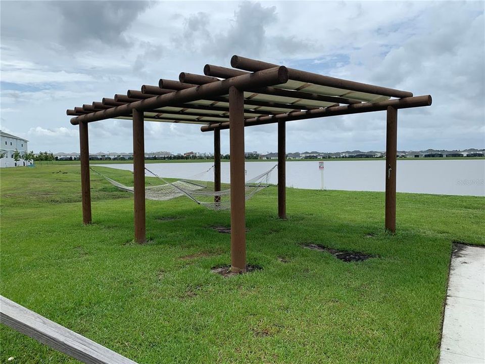 合同活跃: $2,599 (4 贝兹, 3 浴室, 2067 平方英尺)