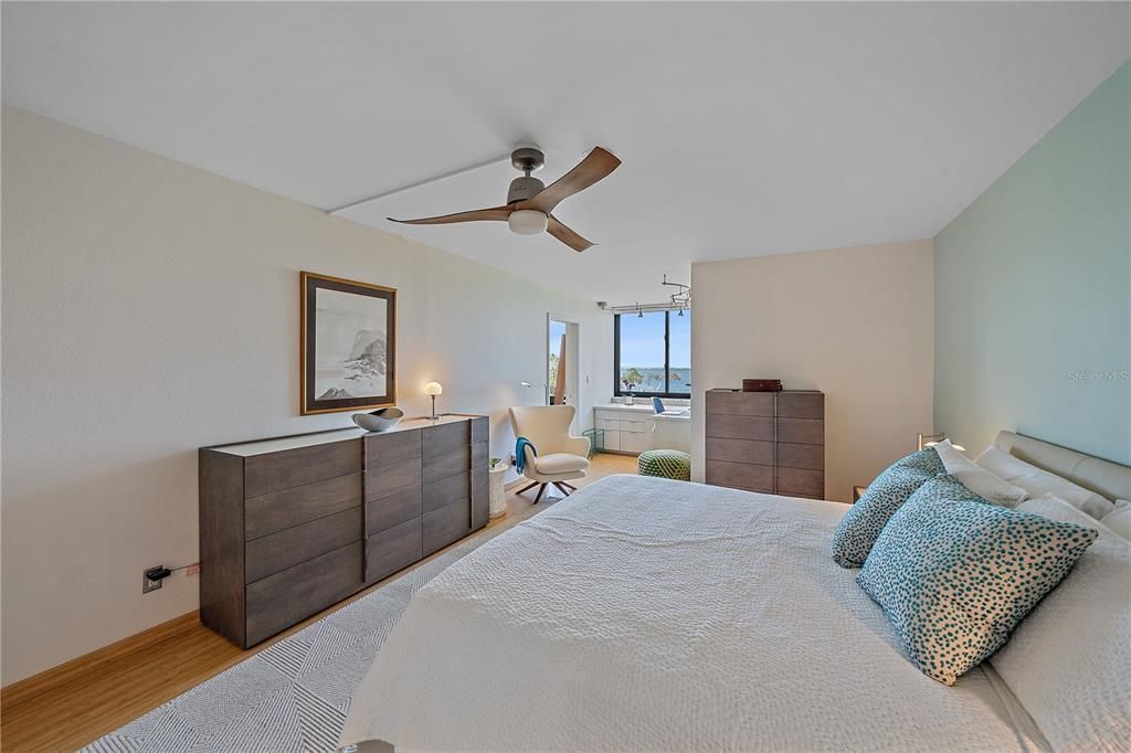 For Sale: $874,500 (2 beds, 2 baths, 1601 Square Feet)