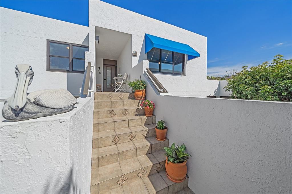 For Sale: $874,500 (2 beds, 2 baths, 1601 Square Feet)