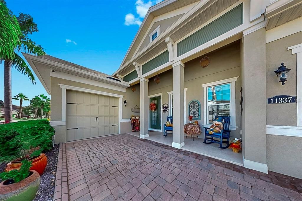 Active With Contract: $935,000 (4 beds, 4 baths, 3708 Square Feet)