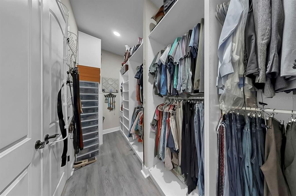 Active With Contract: $935,000 (4 beds, 4 baths, 3708 Square Feet)