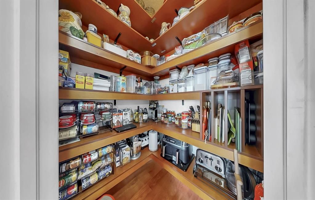 Active With Contract: $935,000 (4 beds, 4 baths, 3708 Square Feet)