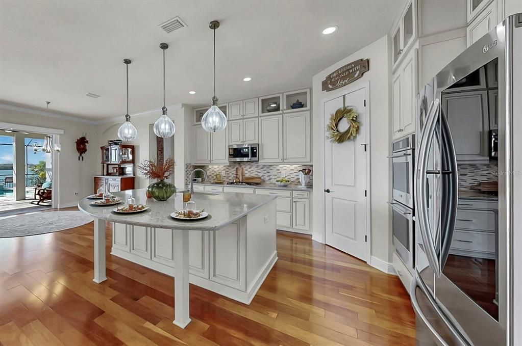 Active With Contract: $935,000 (4 beds, 4 baths, 3708 Square Feet)