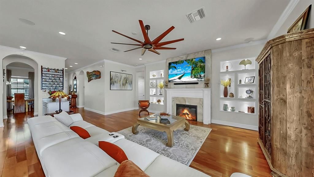 Active With Contract: $935,000 (4 beds, 4 baths, 3708 Square Feet)