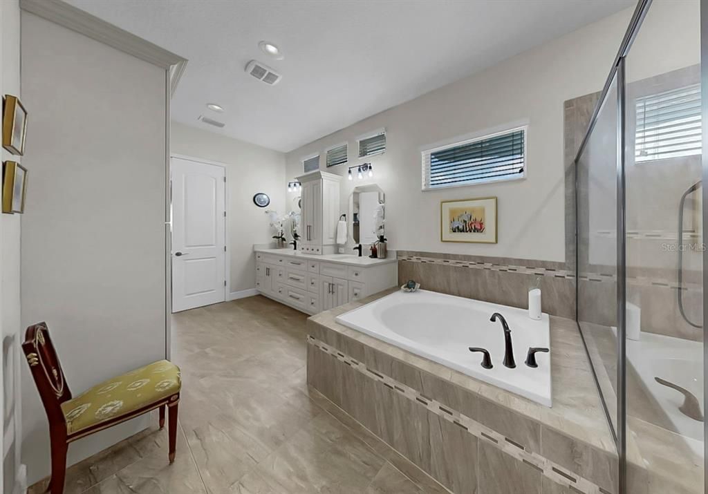 Active With Contract: $935,000 (4 beds, 4 baths, 3708 Square Feet)