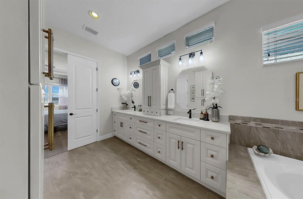 Active With Contract: $935,000 (4 beds, 4 baths, 3708 Square Feet)