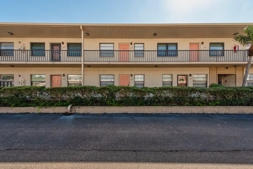 Active With Contract: $90,000 (1 beds, 1 baths, 610 Square Feet)