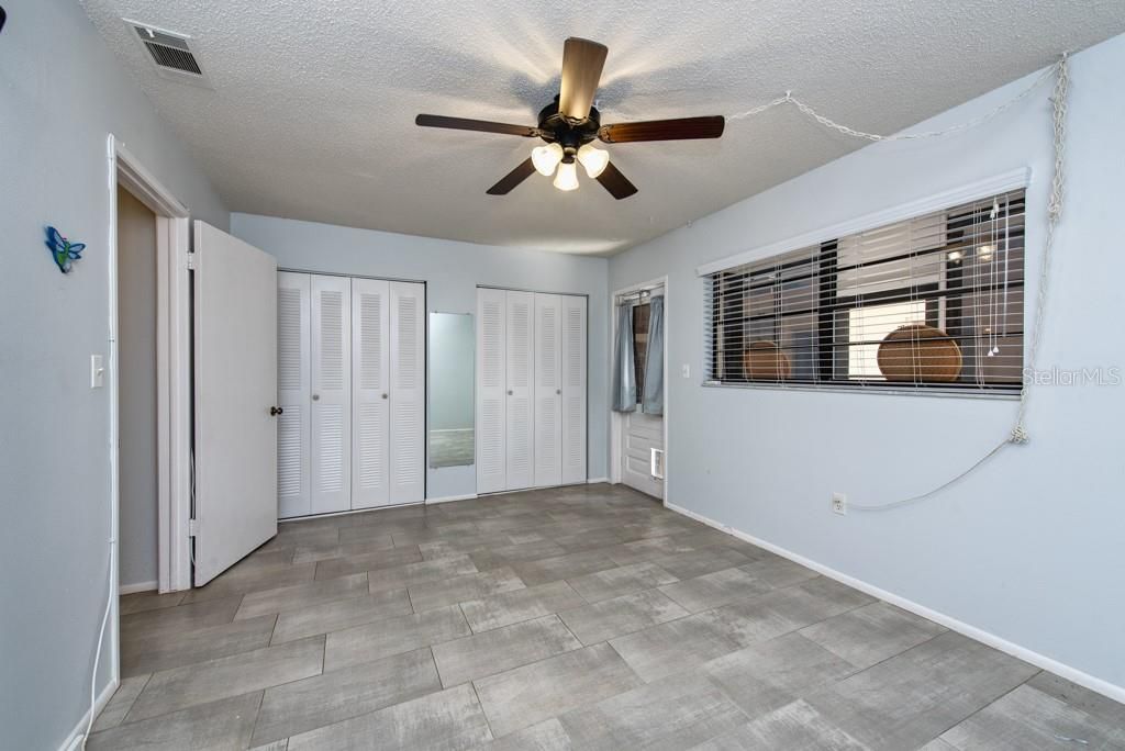 Active With Contract: $90,000 (1 beds, 1 baths, 610 Square Feet)