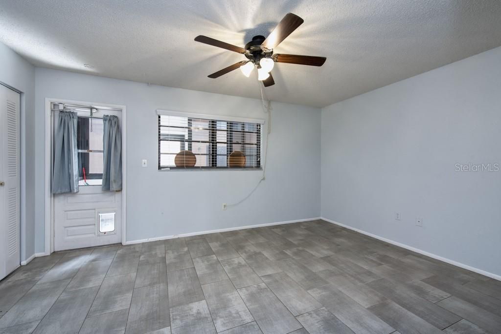Active With Contract: $90,000 (1 beds, 1 baths, 610 Square Feet)