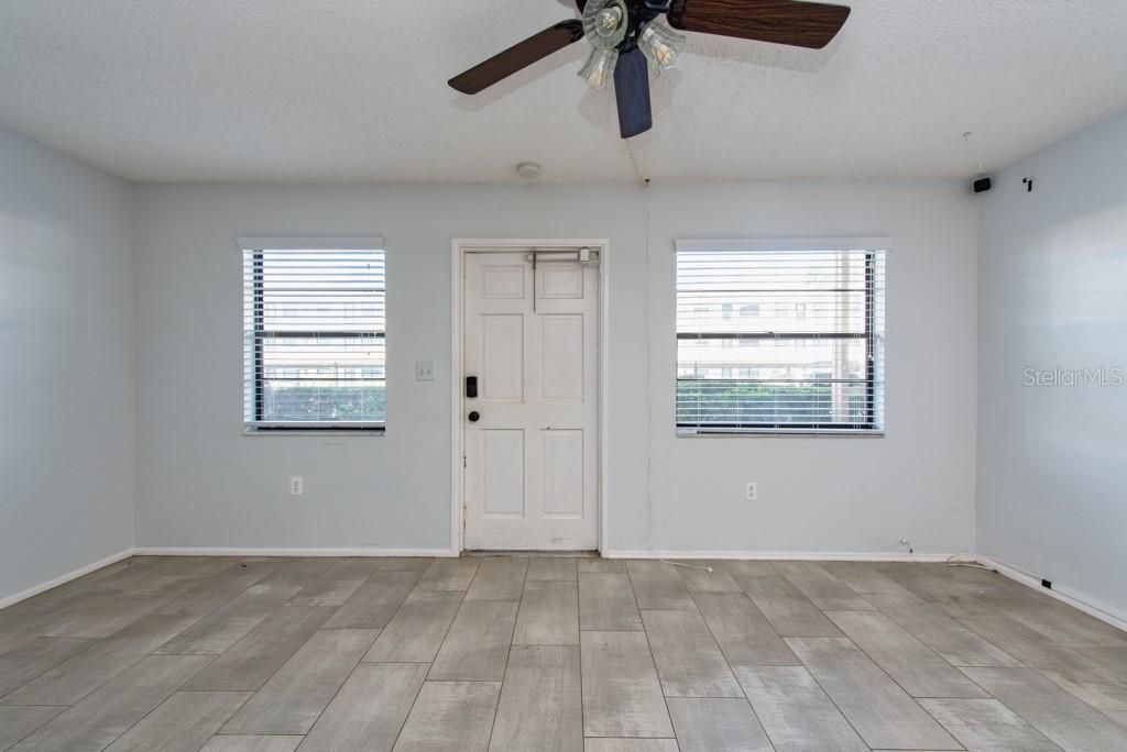 Active With Contract: $90,000 (1 beds, 1 baths, 610 Square Feet)