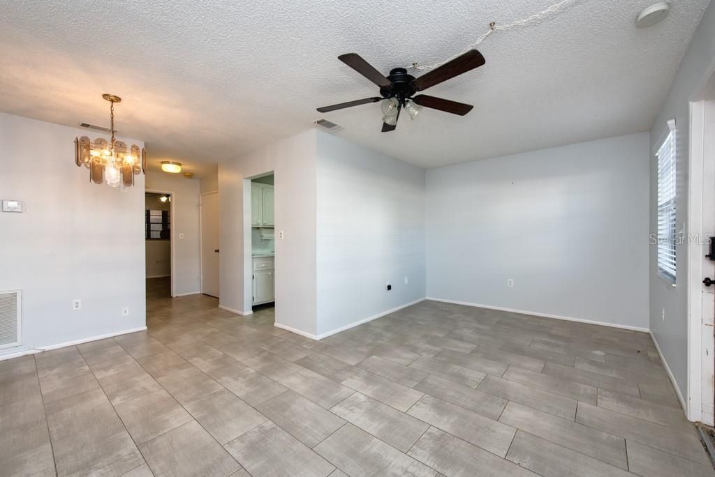 Active With Contract: $90,000 (1 beds, 1 baths, 610 Square Feet)