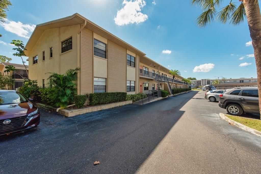 Active With Contract: $90,000 (1 beds, 1 baths, 610 Square Feet)