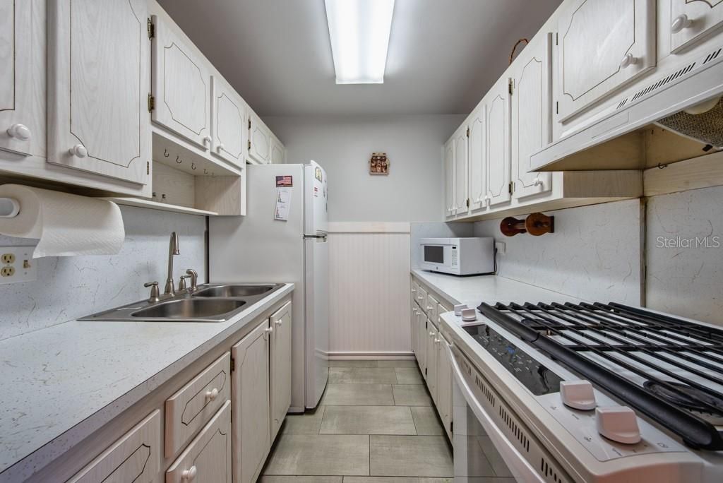 Active With Contract: $90,000 (1 beds, 1 baths, 610 Square Feet)