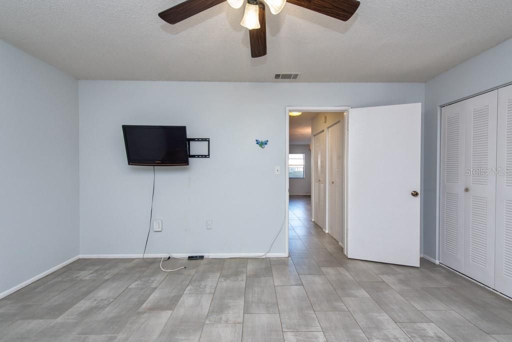 Active With Contract: $90,000 (1 beds, 1 baths, 610 Square Feet)