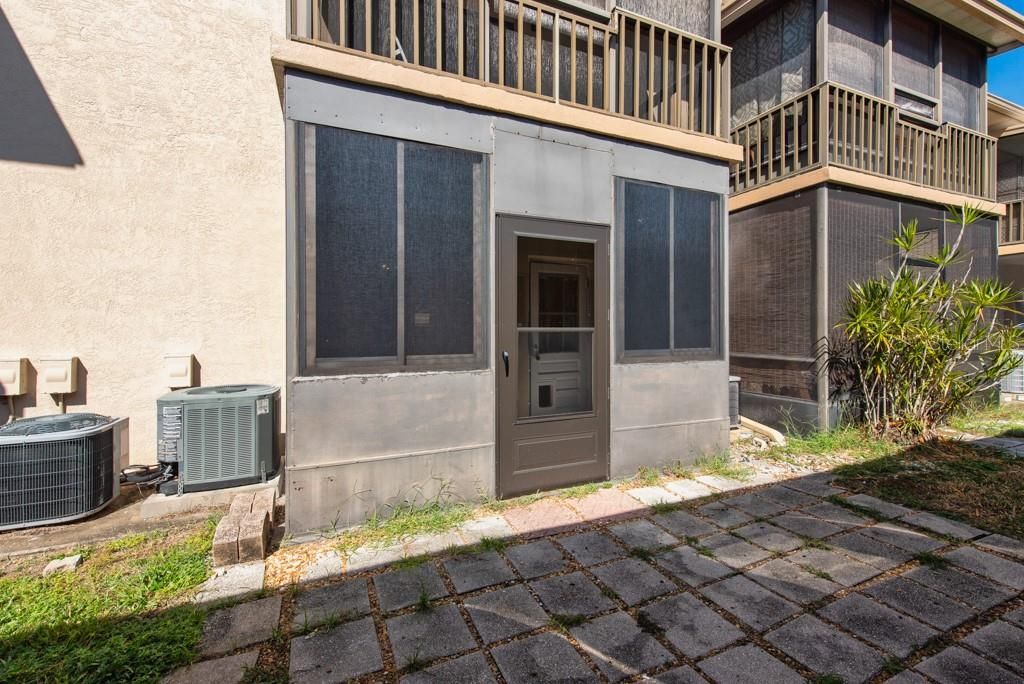 Active With Contract: $90,000 (1 beds, 1 baths, 610 Square Feet)