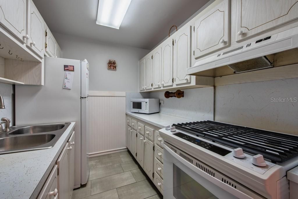 Active With Contract: $90,000 (1 beds, 1 baths, 610 Square Feet)