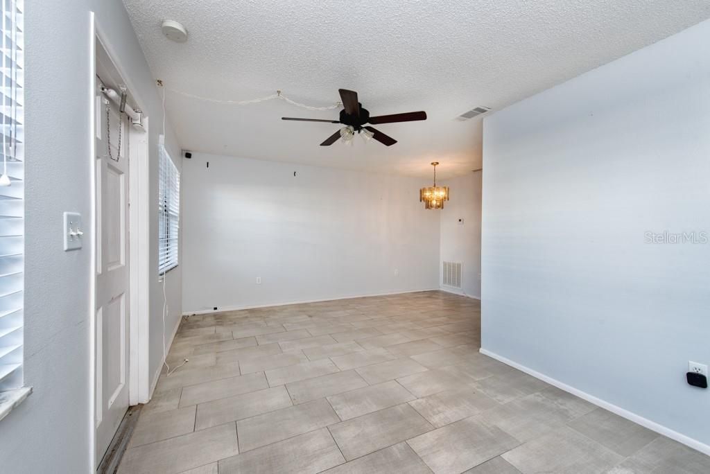 Active With Contract: $90,000 (1 beds, 1 baths, 610 Square Feet)