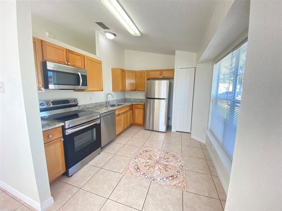For Rent: $1,995 (3 beds, 2 baths, 1102 Square Feet)