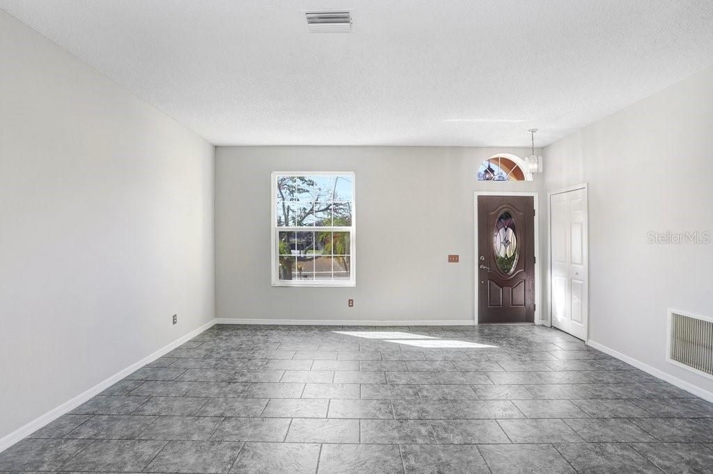 For Sale: $390,000 (3 beds, 2 baths, 1900 Square Feet)