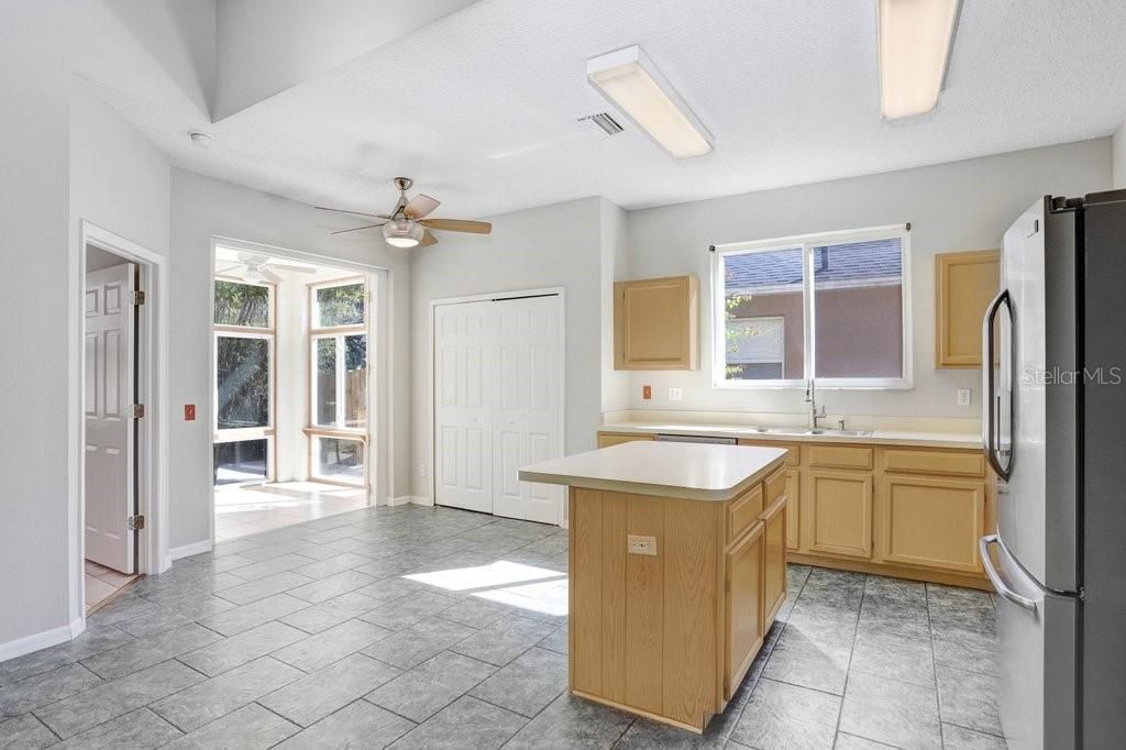 For Sale: $390,000 (3 beds, 2 baths, 1900 Square Feet)