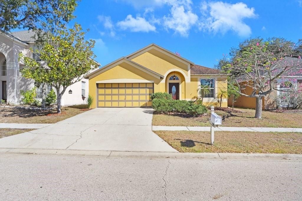 For Sale: $390,000 (3 beds, 2 baths, 1900 Square Feet)