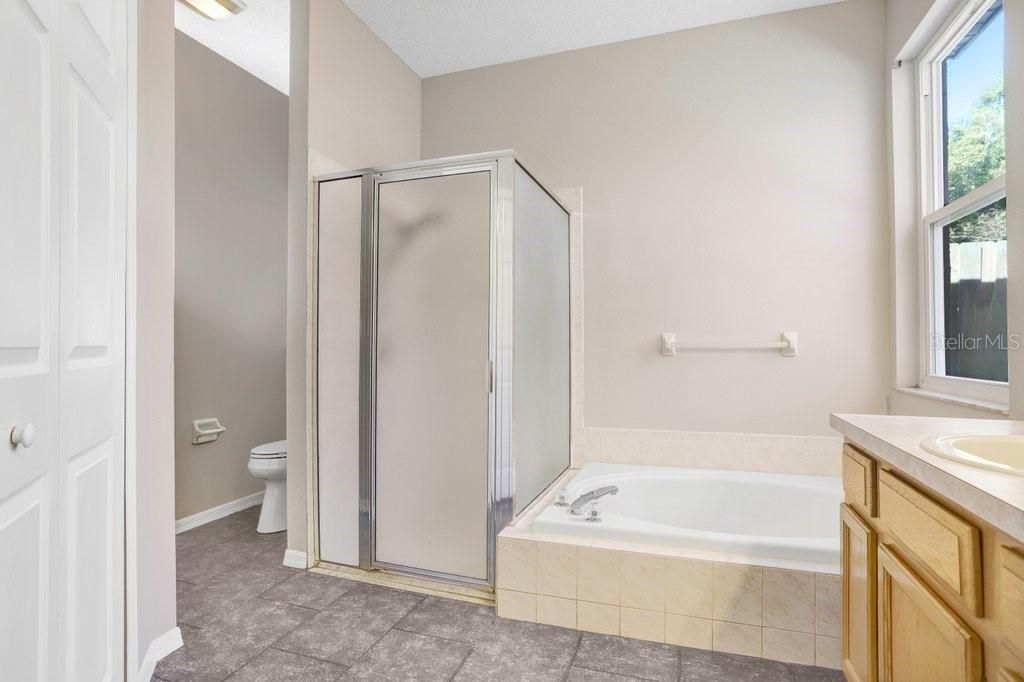 For Sale: $390,000 (3 beds, 2 baths, 1900 Square Feet)