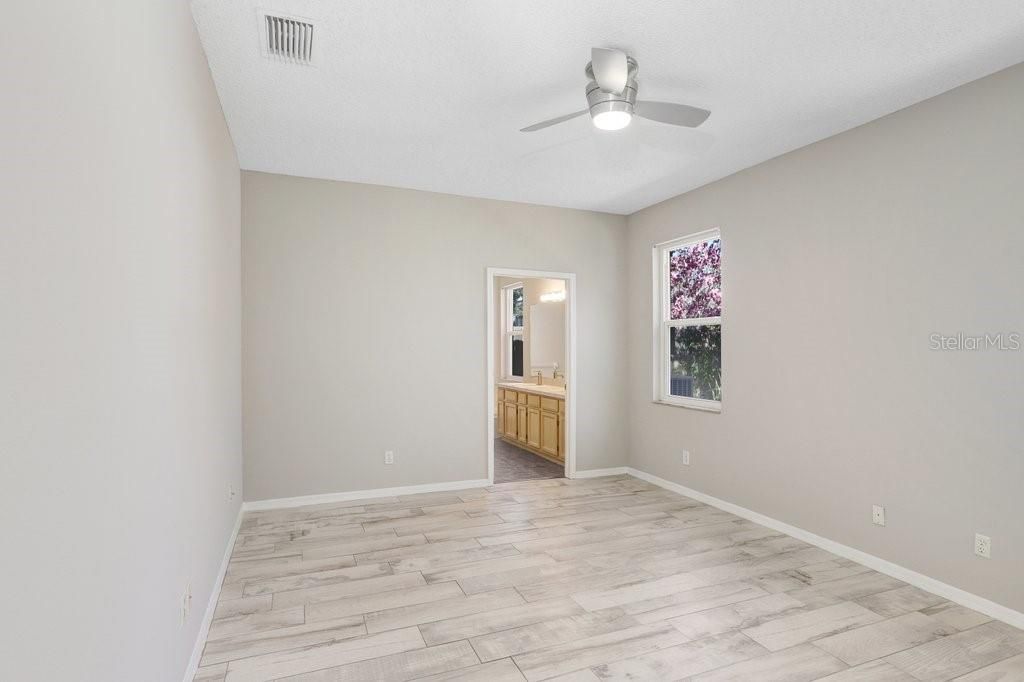 For Sale: $390,000 (3 beds, 2 baths, 1900 Square Feet)