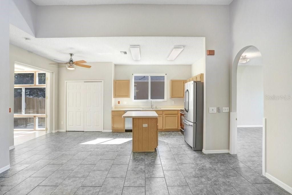 For Sale: $390,000 (3 beds, 2 baths, 1900 Square Feet)