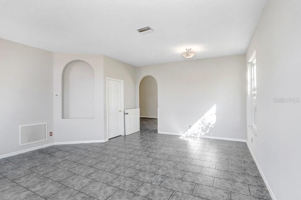 For Sale: $390,000 (3 beds, 2 baths, 1900 Square Feet)