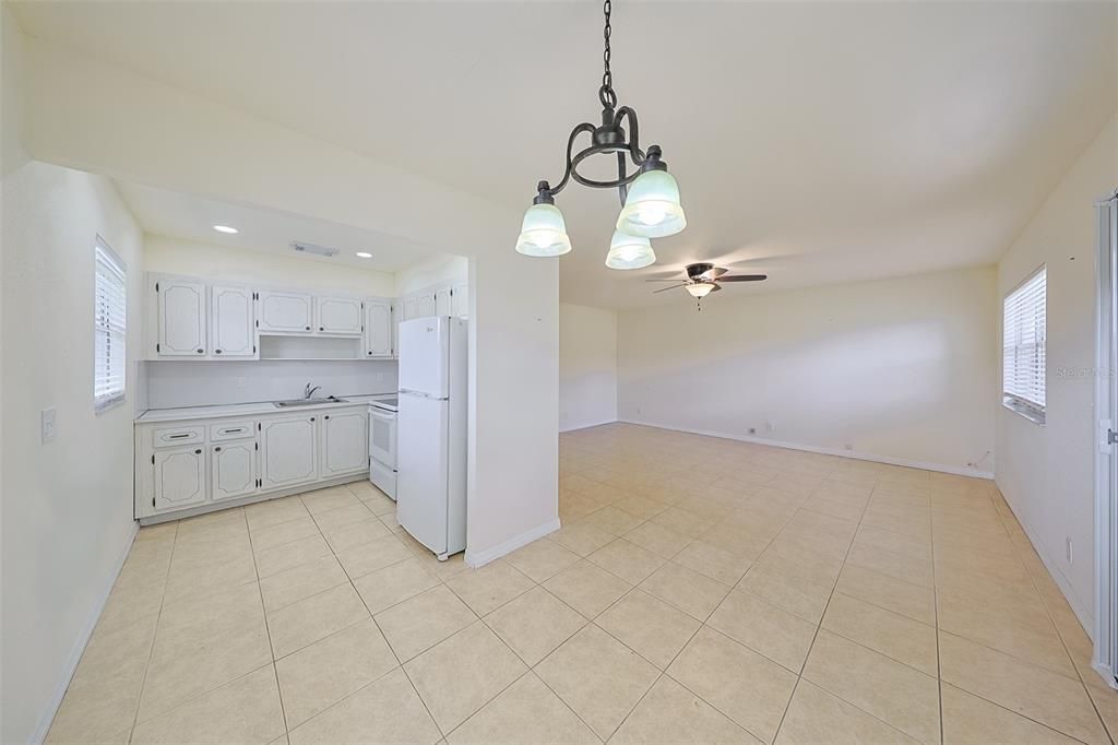 待售: $116,900 (2 贝兹, 2 浴室, 960 平方英尺)