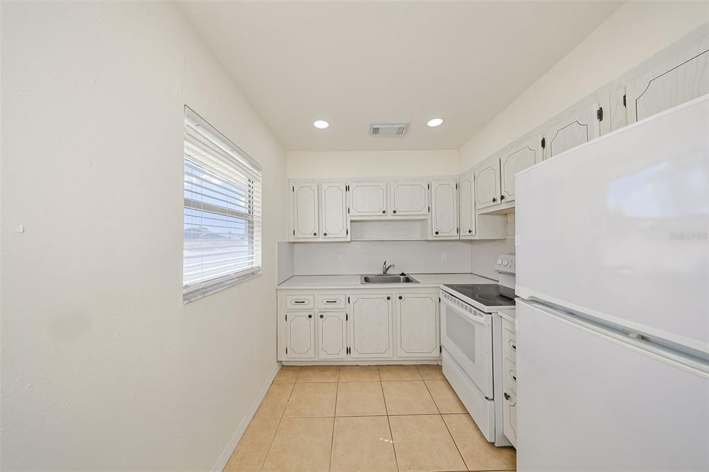 待售: $116,900 (2 贝兹, 2 浴室, 960 平方英尺)